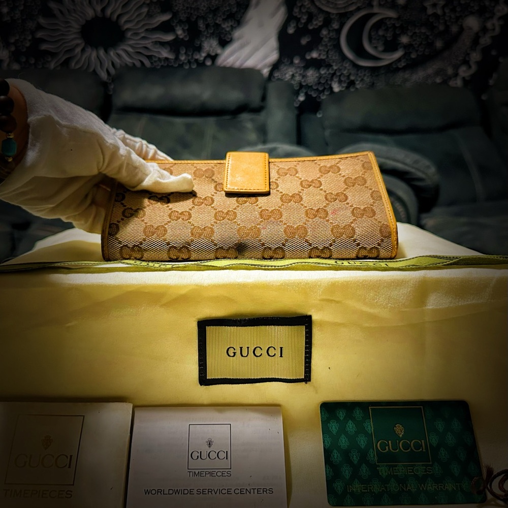 Authentic Vintage Gucci Beige and Brown Monogram Wallet ❌80% OFF SALE❌ - Picture 15 of 16